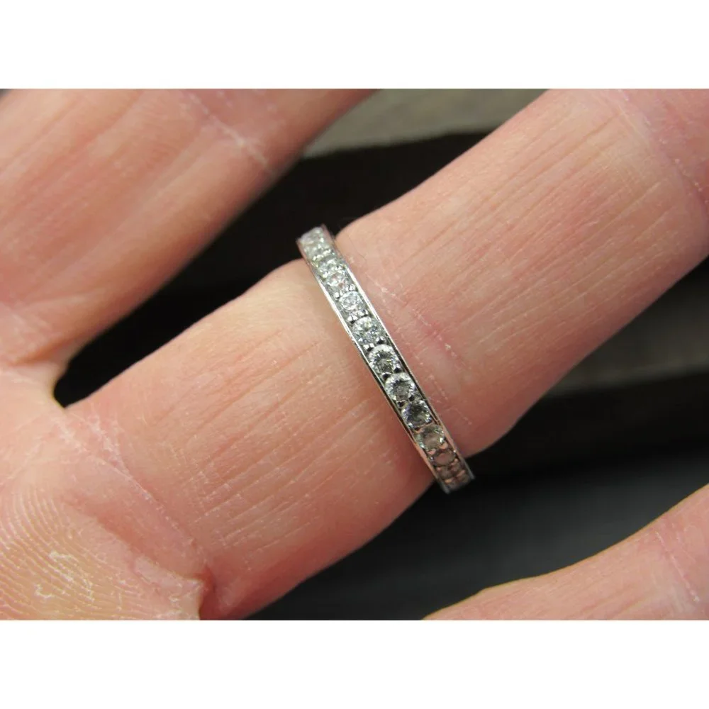 Size 6.25 Sterling Silver Cool Bright Cubic Zirconia Band Ring - Picture 2 of 6